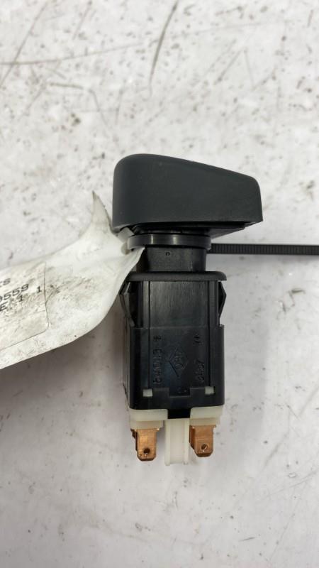 Bouton de warning RENAULT MEGANE 1 PHASE 1 Essence - 1