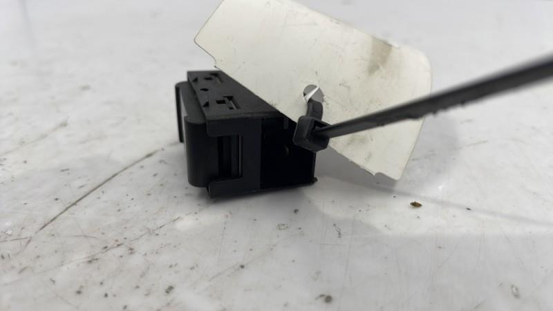 Interruttore lavacristalli posteriore sinistro VOLKSWAGEN GOLF 4 Diésel - 1