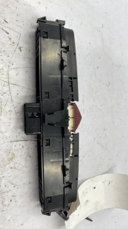 Bouton de warning PEUGEOT 308 1 PHASE 1 Diesel - 1