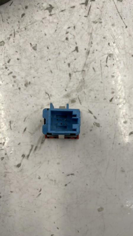 Bouton de warning VOLKSWAGEN POLO 5 PHASE 2 Essence - 1