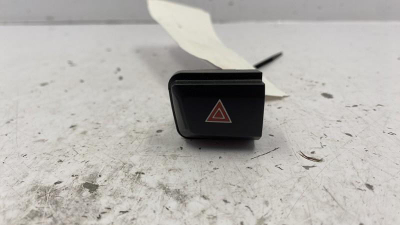 Bouton de warning PEUGEOT 208 1 PHASE 1 Essence - 1