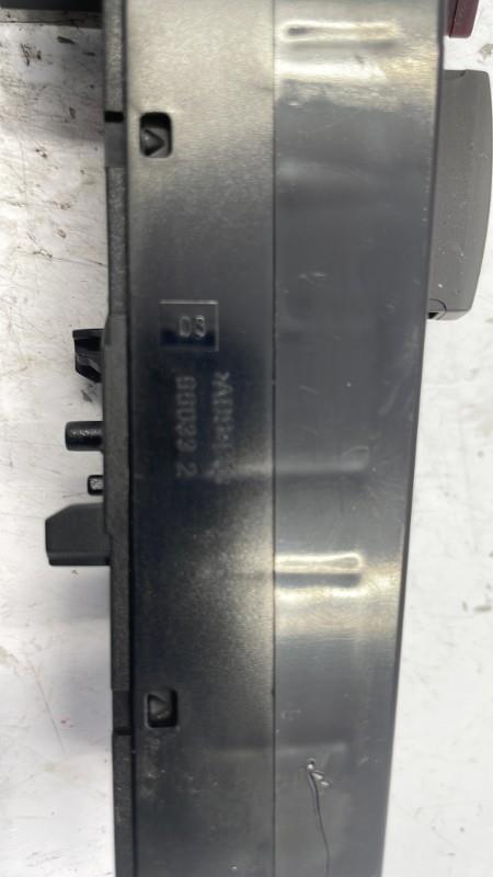 Bouton de warning OPEL ASTRA H PHASE 1 Diesel - 1