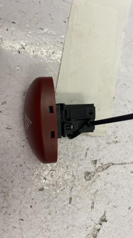Bouton de warning PEUGEOT 206 PHASE 2 Essence - 1