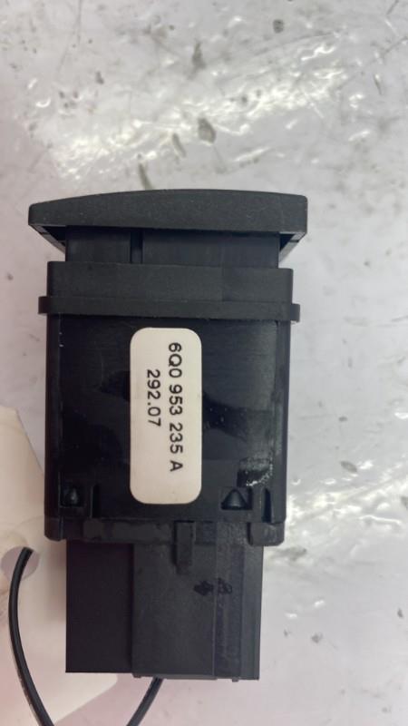 Interruttore luci emergenza VOLKSWAGEN POLO 4 PHASE 2 Diésel - 1