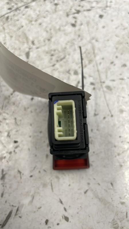 Bouton de warning KIA PICANTO 3 PHASE 1 Essence - 1