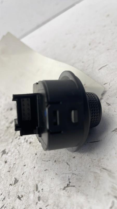 Commande retroviseurs VOLKSWAGEN POLO 5 PHASE 2 Essence - 1
