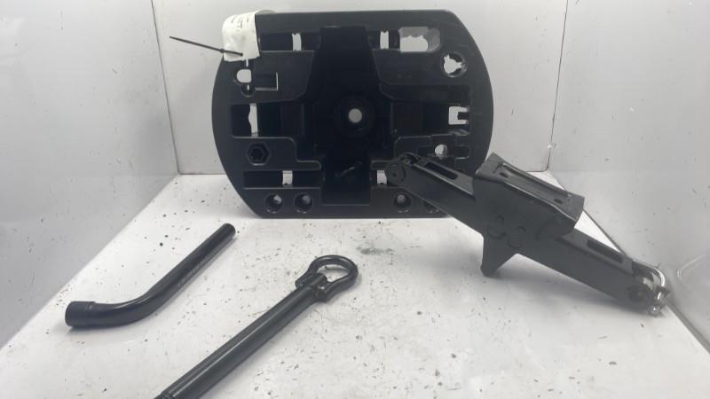 Cric (Ensemble depannage) RENAULT CAPTUR 1 PHASE 2 Essence - 1
