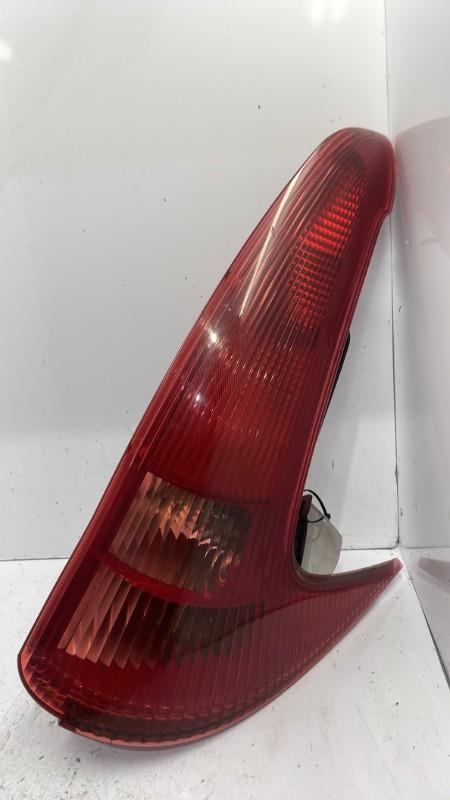 Fanale posteriore principale destro (luci) PEUGEOT 206 PHASE 1 BREAK Diésel - 1