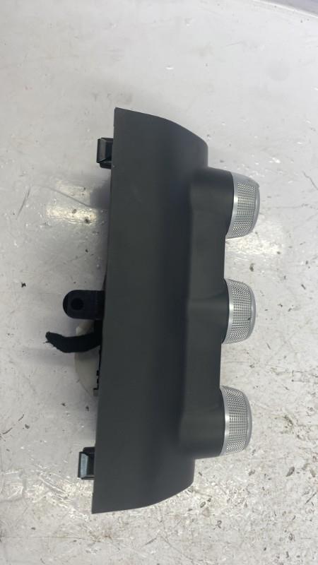 Commande chauffage AUDI A1 1 SPORTBACK PHASE 2 Diesel - 1