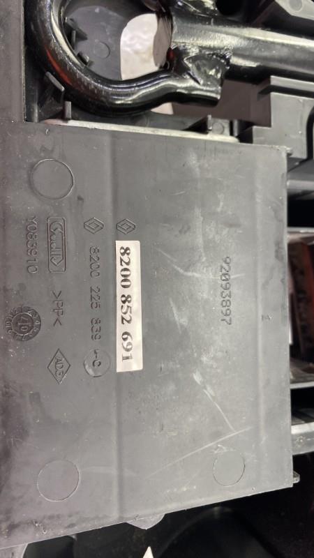 Cric (Ensemble depannage) RENAULT CLIO 3 PHASE 1 Diesel - 1