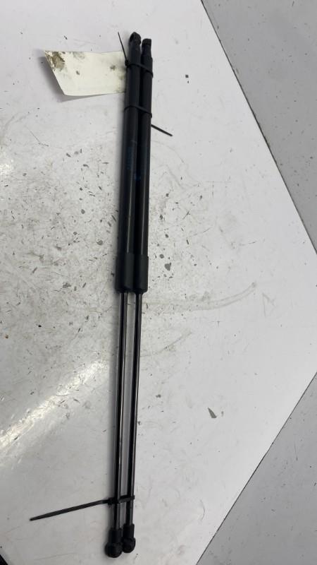 Verin de capot DACIA DUSTER 2 PHASE 1 Essence - 1