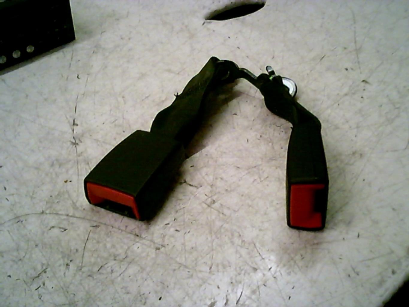 Attache ceinture arriere centrale CITROEN C3 2 PHASE 1 Diesel - 1