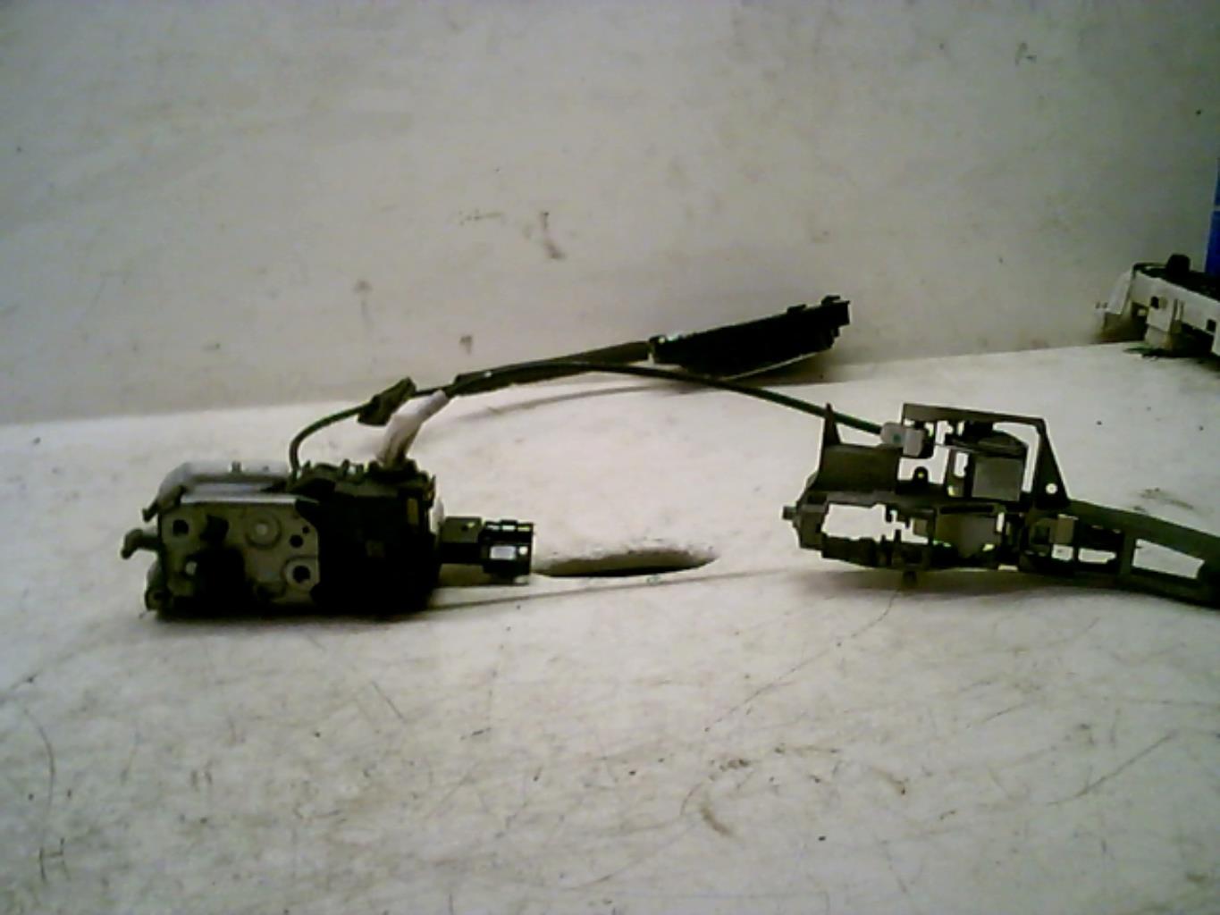 Serrure avant droit CITROEN C3 2 PHASE 1 Diesel - 1