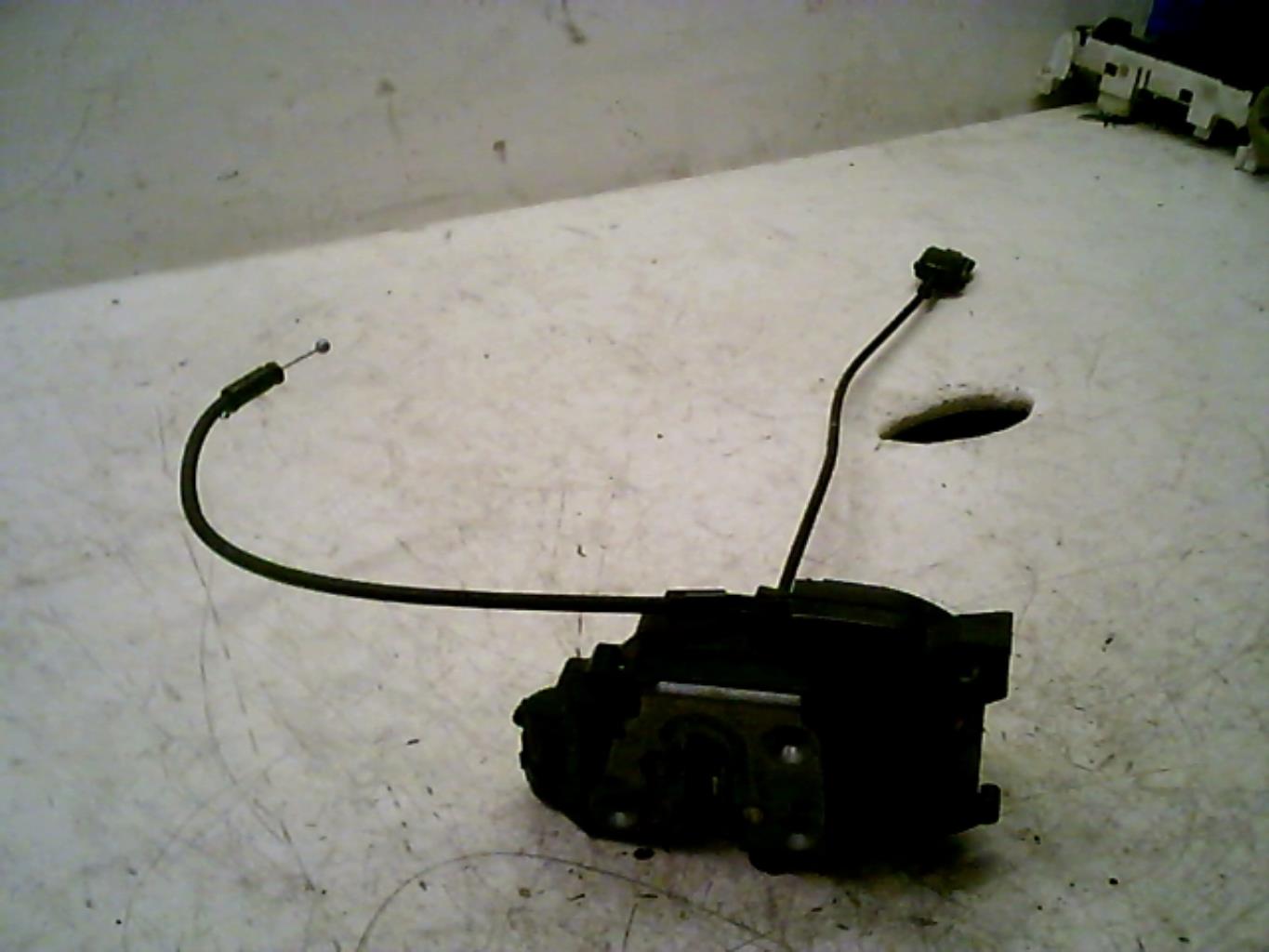 Serrure avant droit RENAULT CLIO 3 PHASE 1 Diesel - 1