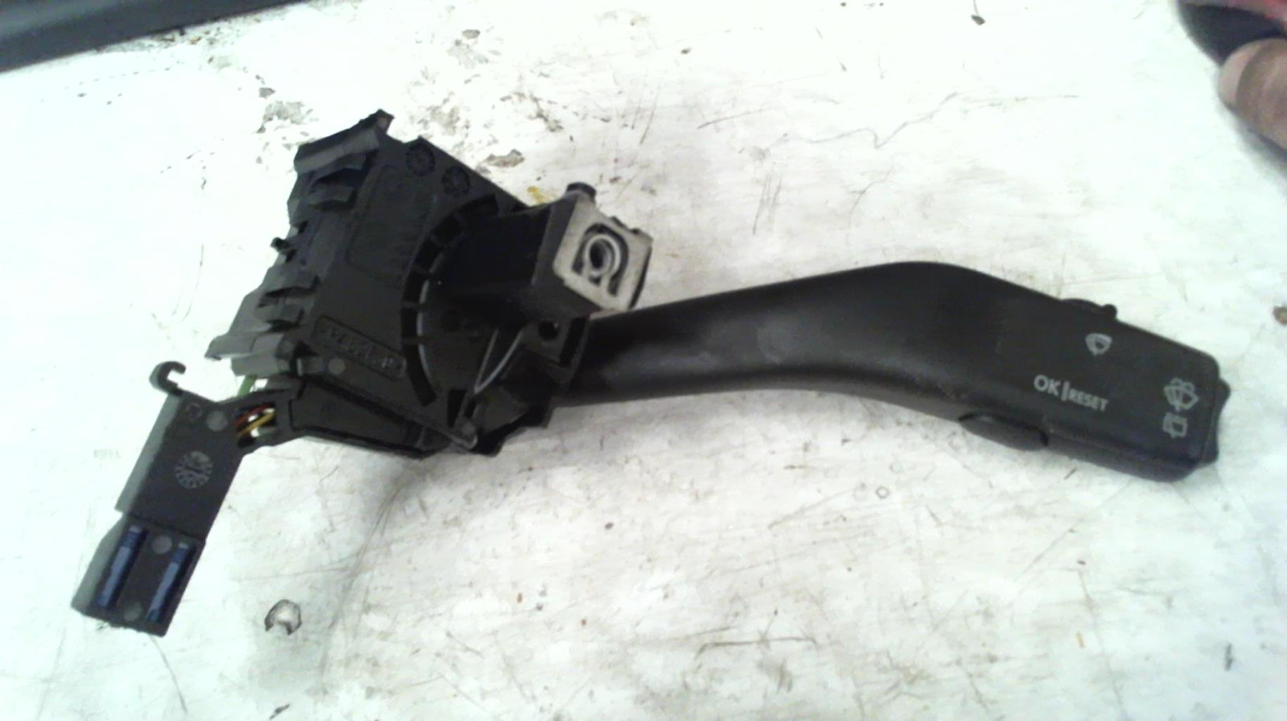 Commodo d'essuie glaces AUDI A3 2 PHASE 1 Diesel - 1