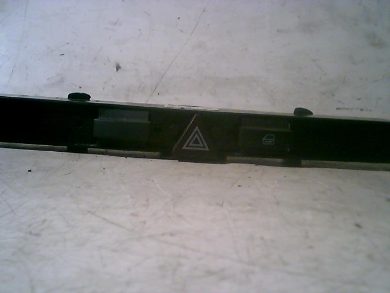Bouton de warning OPEL ZAFIRA B PHASE 1 Diesel - 1