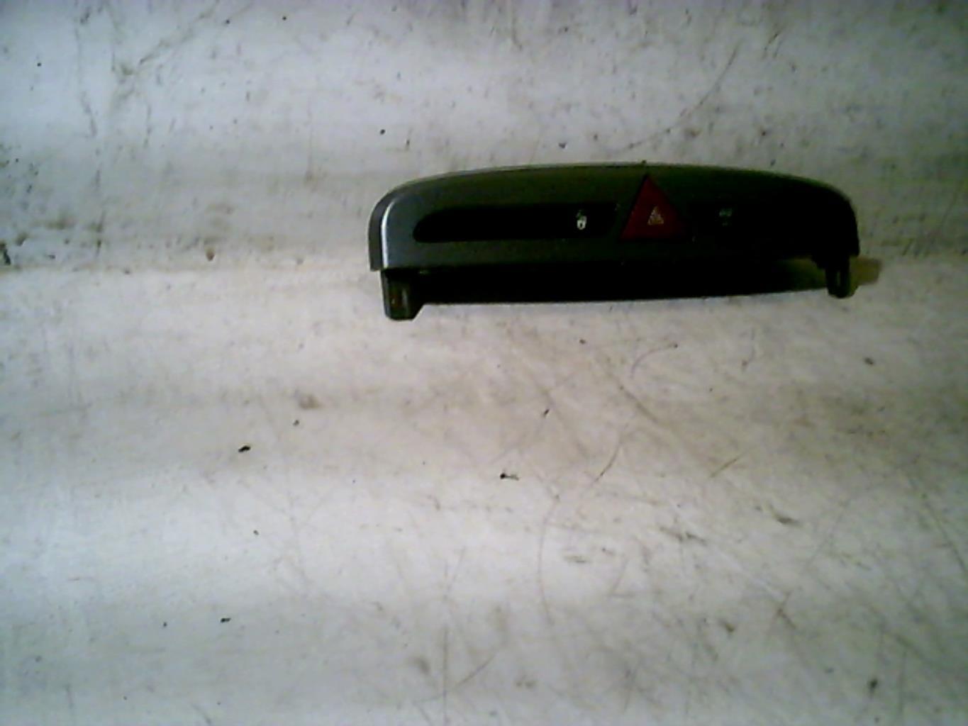 Bouton de warning PEUGEOT 308 1 PHASE 1 Diesel - 1
