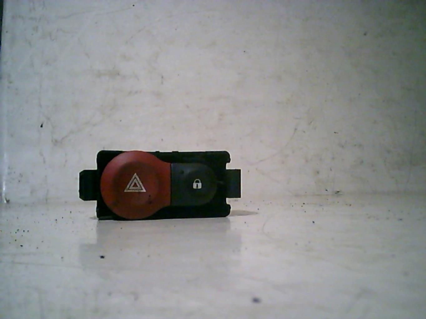 Bouton de warning RENAULT CLIO 3 PHASE 1 Diesel - 1