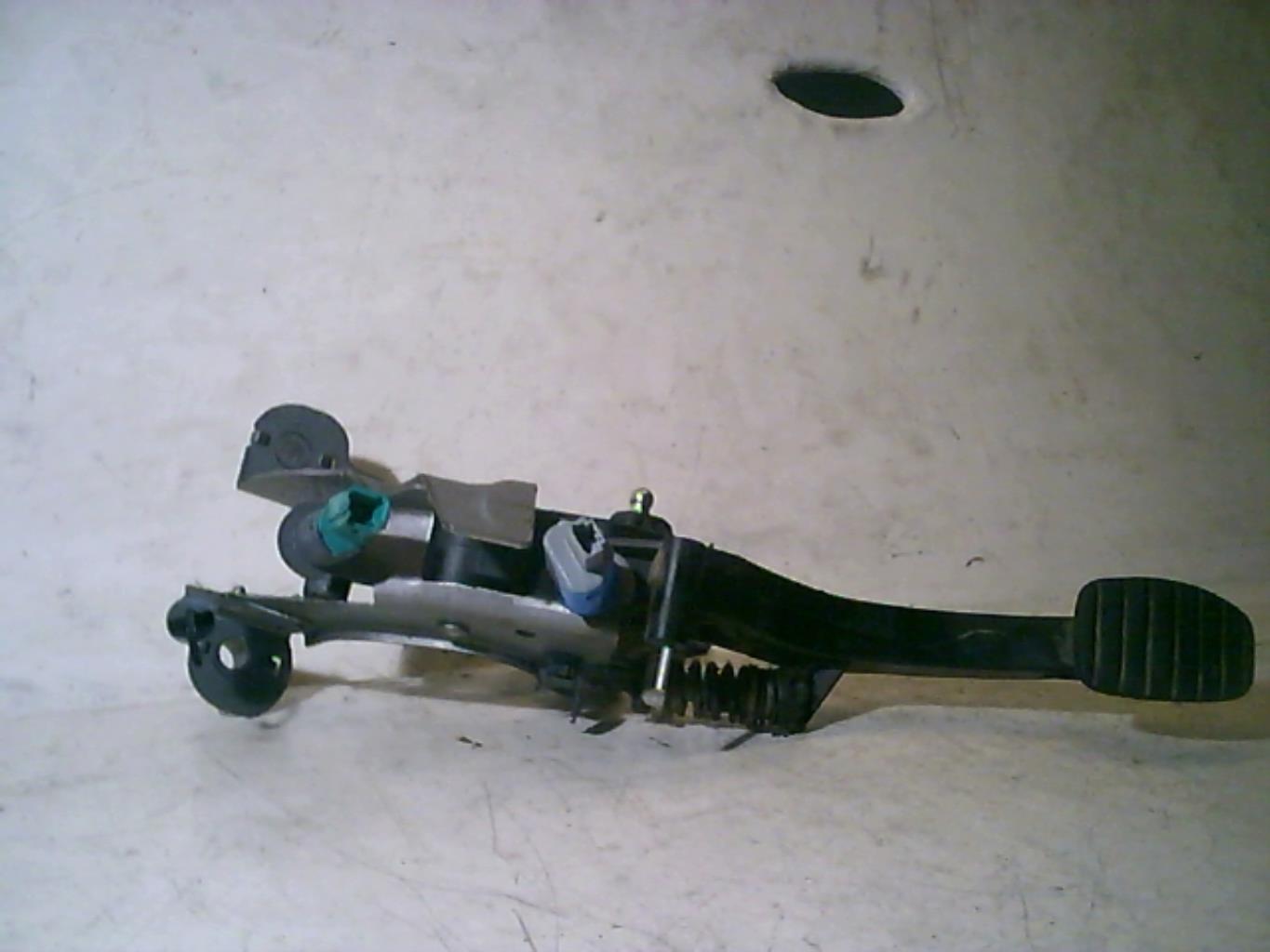 Pedale d'embrayage RENAULT MEGANE 3 PHASE 1 COUPE Diesel - 1