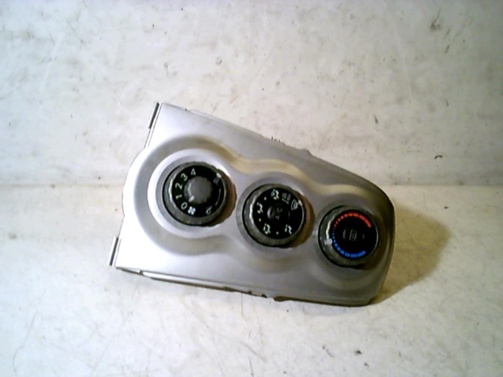 Commande chauffage TOYOTA YARIS 2 PHASE 1 Essence - 1