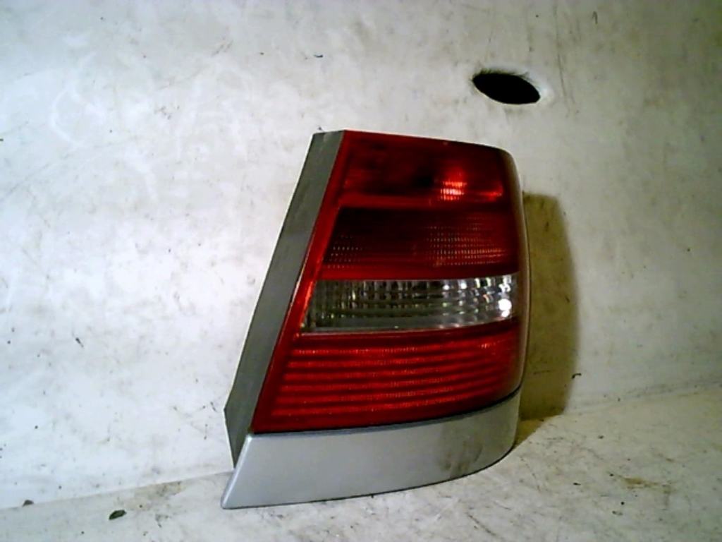 Feu arriere principal droit (feux) AUDI A4 1 PHASE 2 Diesel - 1