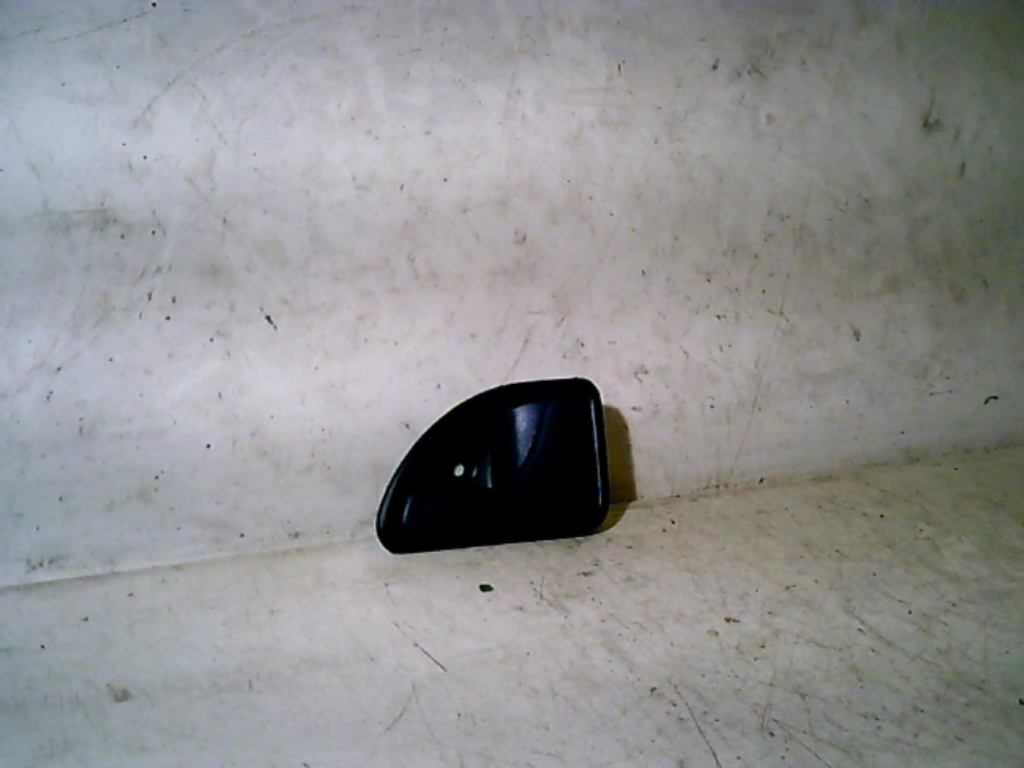 Poignee interieur avant droit RENAULT TWINGO 1 PHASE 1 Essence - 1