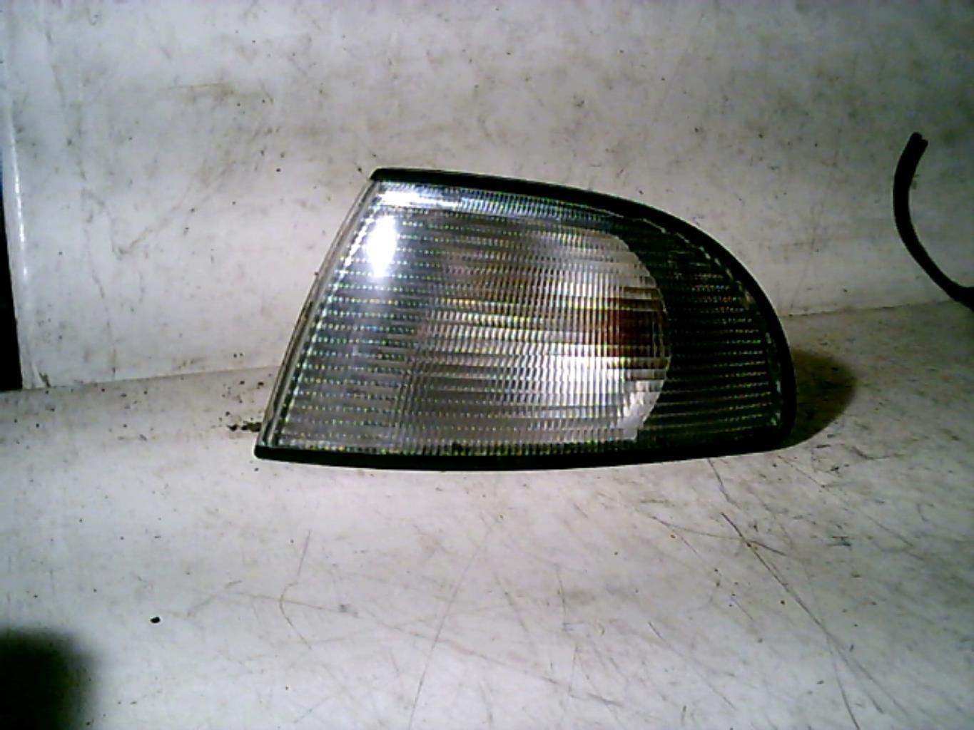 Optique avant secondaire gauche (feux)(clignotant) AUDI A4 1 PHASE 1 Diesel - 1