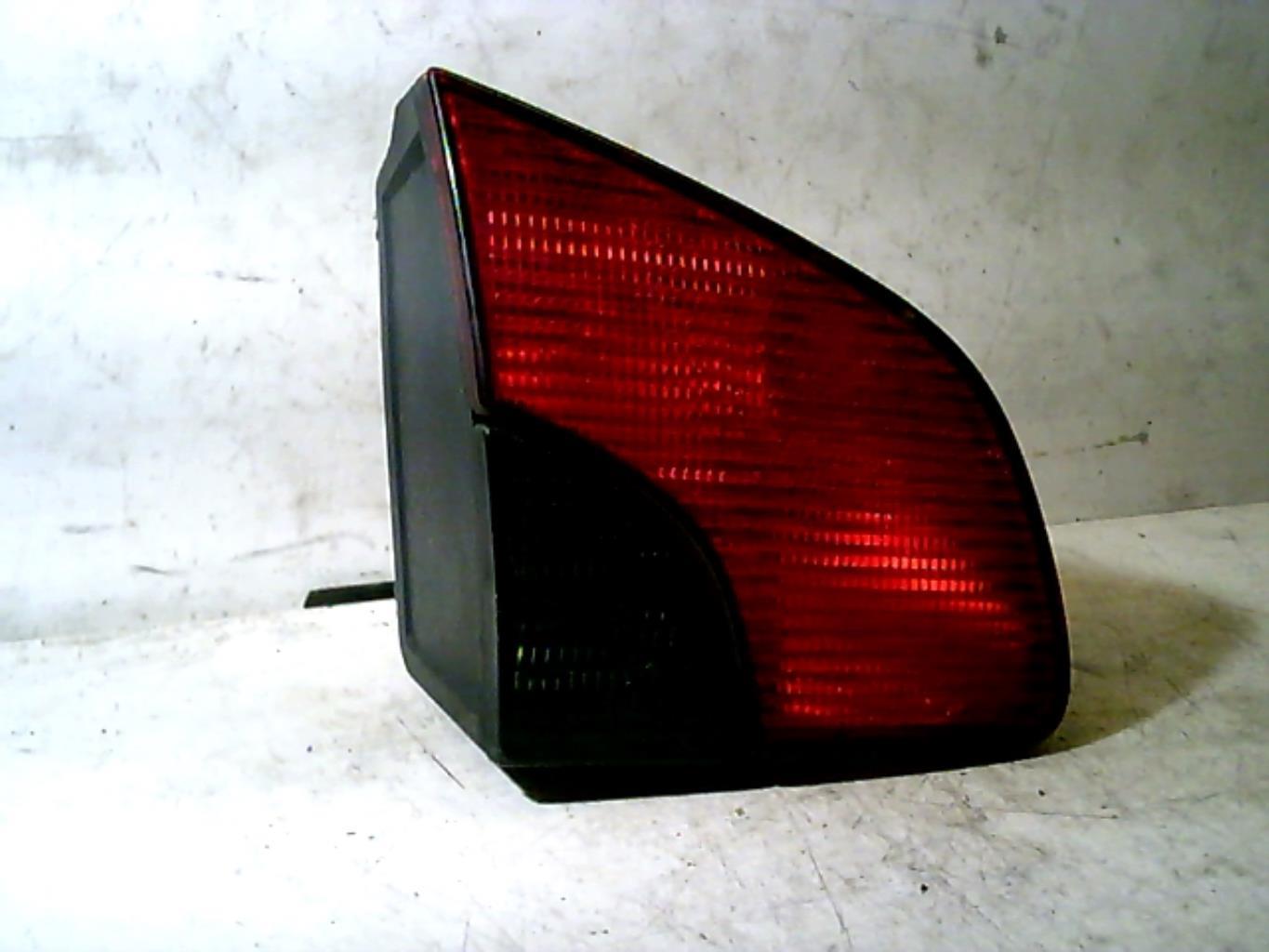 Feu arriere secondaire droit (feux) PEUGEOT 406 PHASE 2 BREAK Diesel - 1