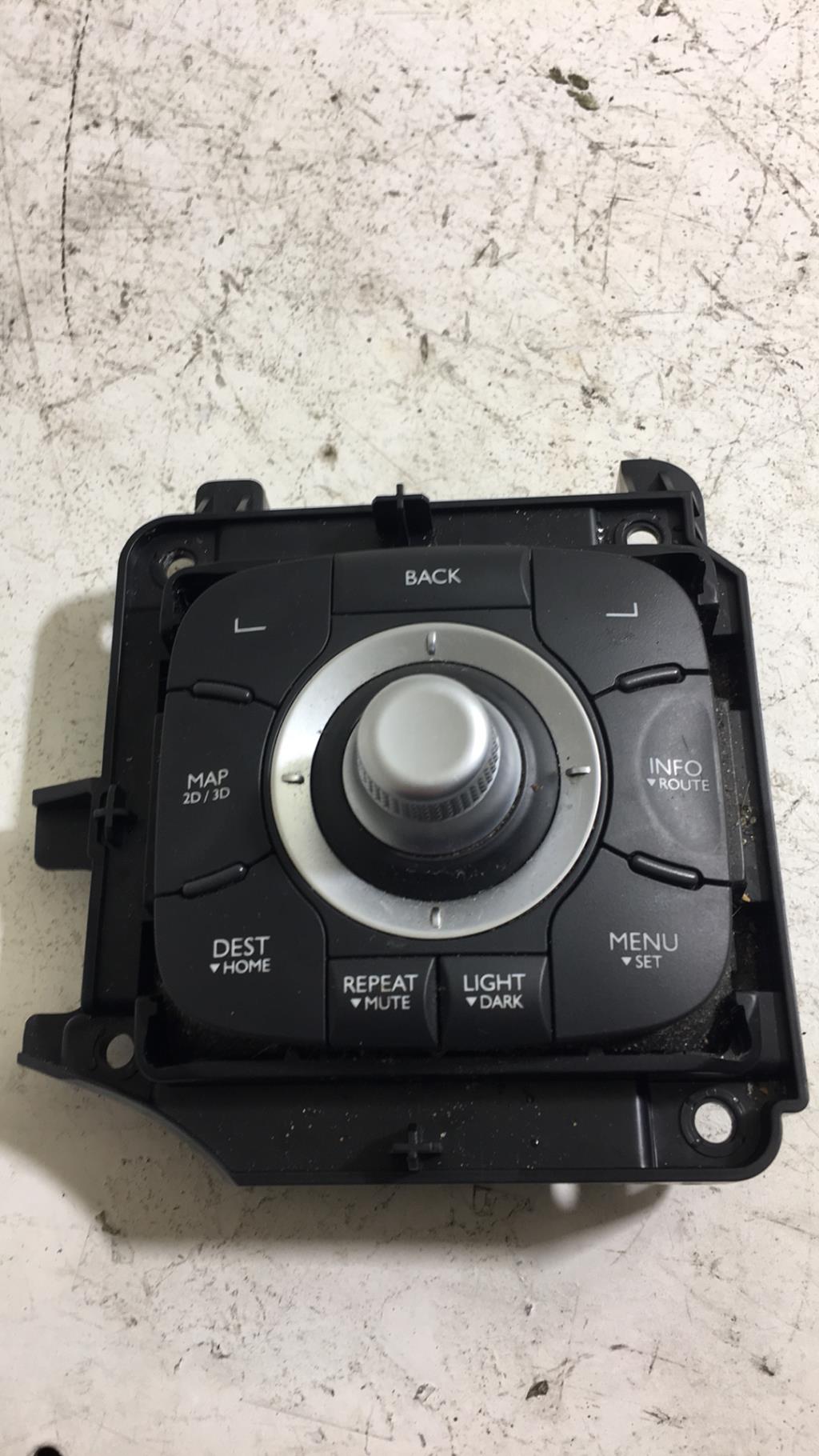 Commande autoradio RENAULT MEGANE 3 PHASE 1 BREAK Diesel - 1