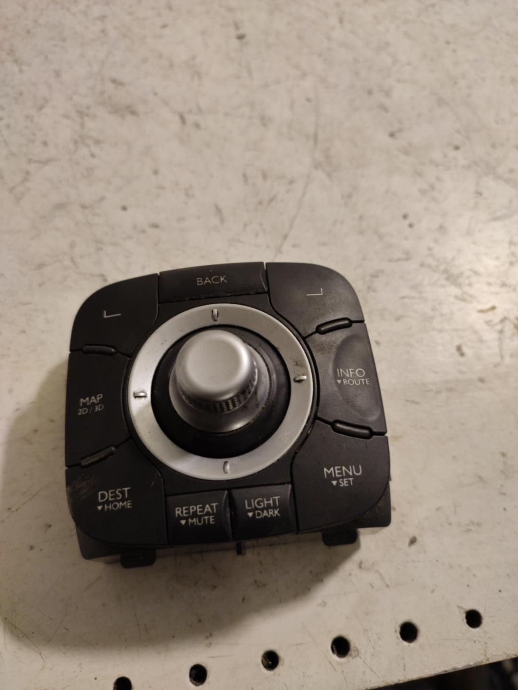 Commande GPS RENAULT MEGANE 3 PHASE 1 BREAK Diesel - 1