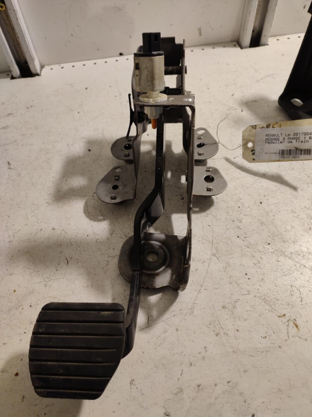 Pedale de frein RENAULT MEGANE 3 PHASE 1 BREAK Diesel - 1