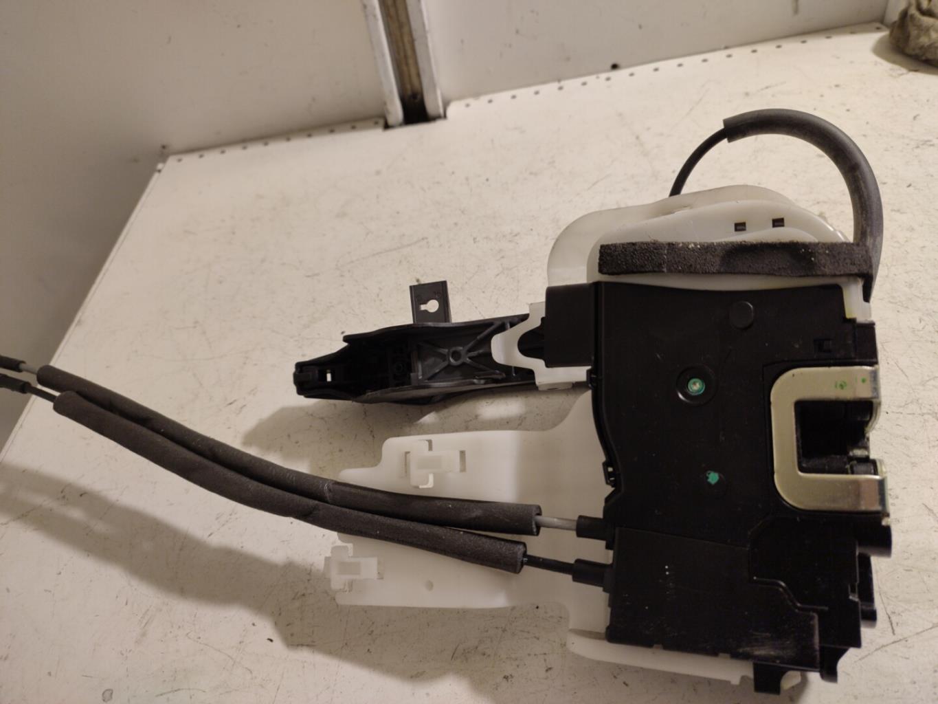 Serrure avant droit HYUNDAI IX 35 PHASE 1 Diesel - 1