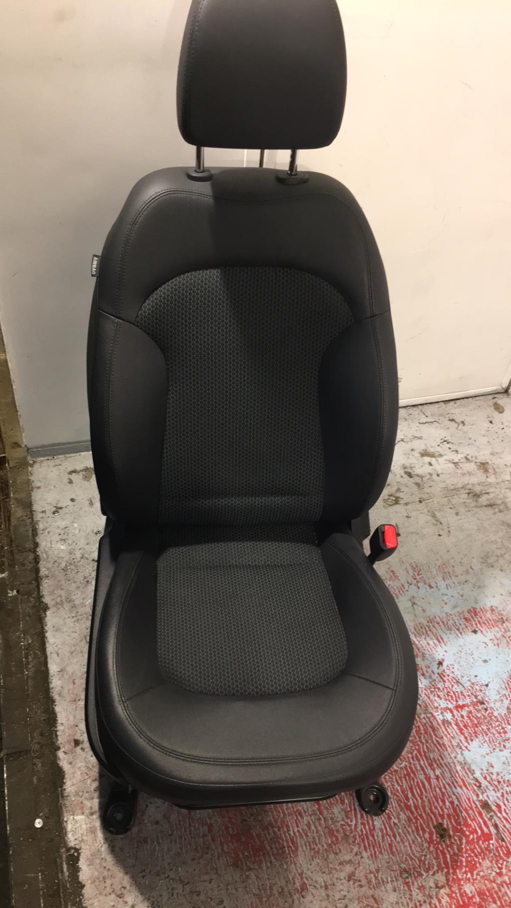 Siege avant droit HYUNDAI IX 35 PHASE 1 Diesel - 1