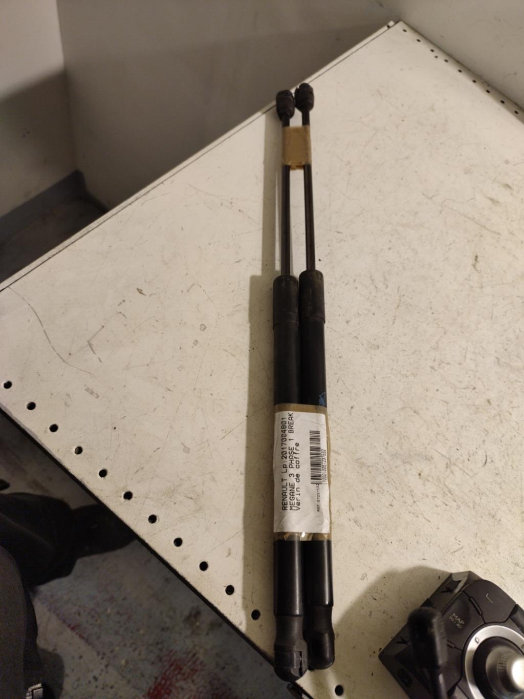 Verin de coffre RENAULT MEGANE 3 PHASE 1 BREAK Diesel - 1