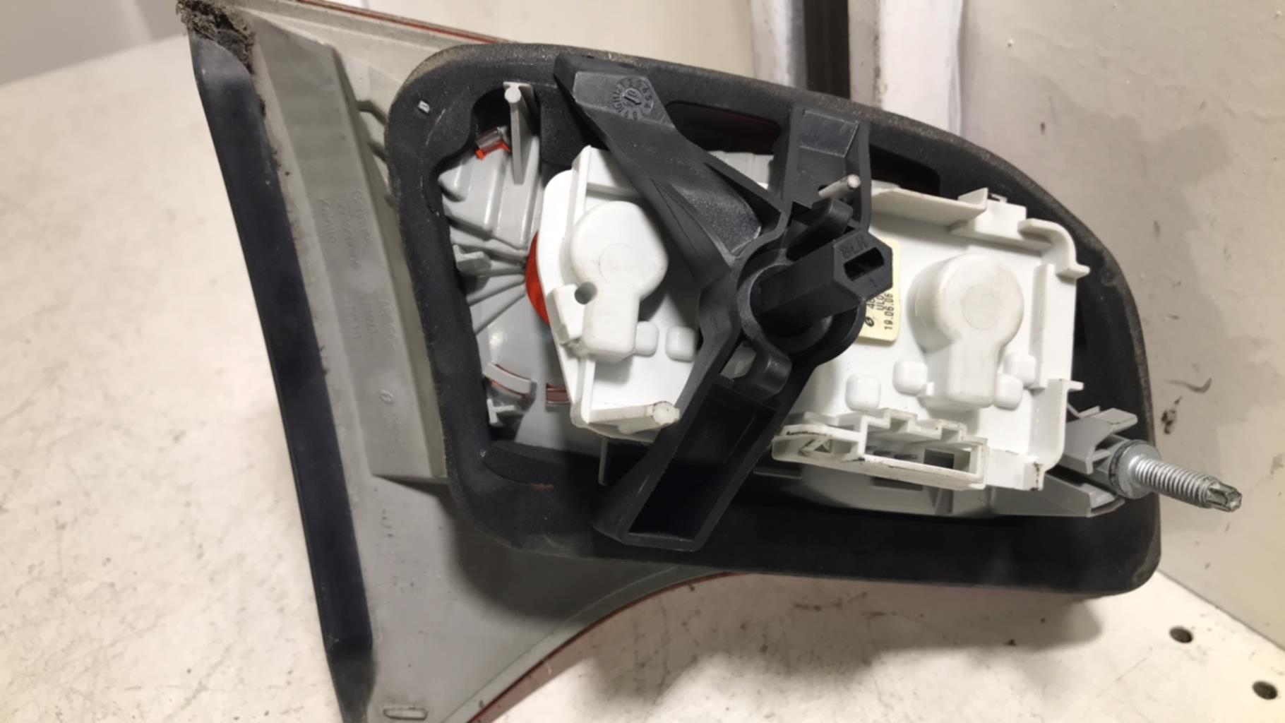Feu arriere secondaire droit (feux) AUDI A4 2 AVANT PHASE 2 BREAK Diesel - 1