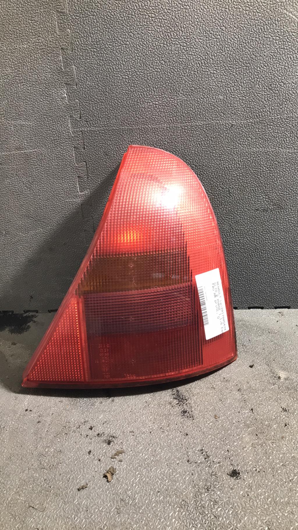 Feu arriere principal droit (feux) RENAULT CLIO 2 PHASE 1 Essence - 1