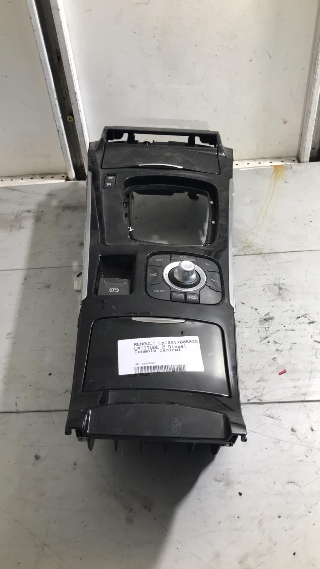 Console central (interieur plastique) RENAULT LATITUDE Diesel - 1