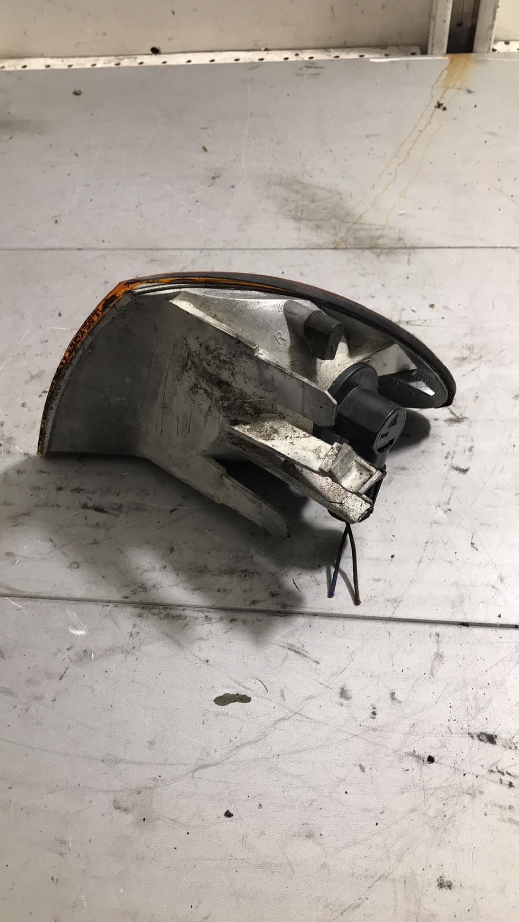 Optique avant secondaire droit (feux)(clignotant) BMW SERIE 3 E46 PHASE 1 Diesel - 1