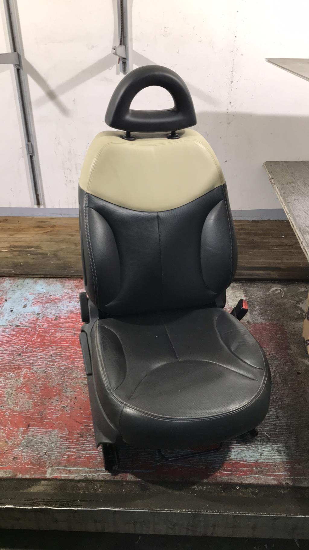 Siege avant droit CITROEN C3 PLURIEL PHASE 2 CABRIOLET Diesel - 1