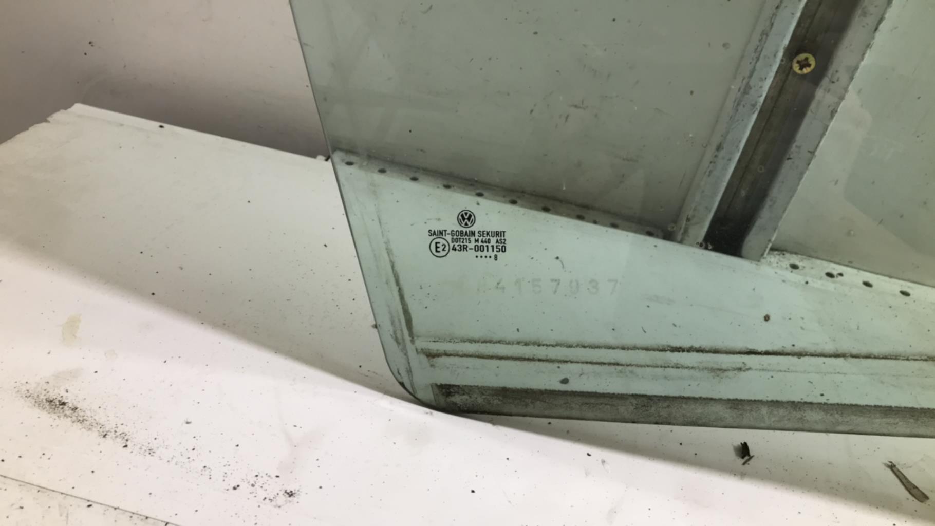 Vitre avant droit VOLKSWAGEN FOX Diesel - 1