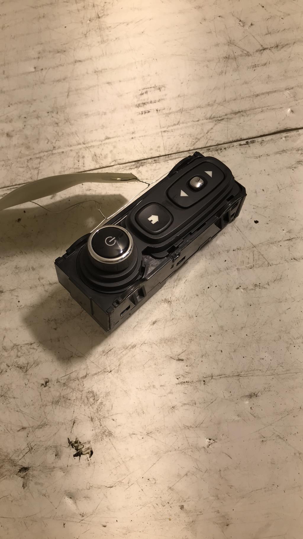 Commande autoradio RENAULT TWINGO 3 PHASE 1 Essence - 1
