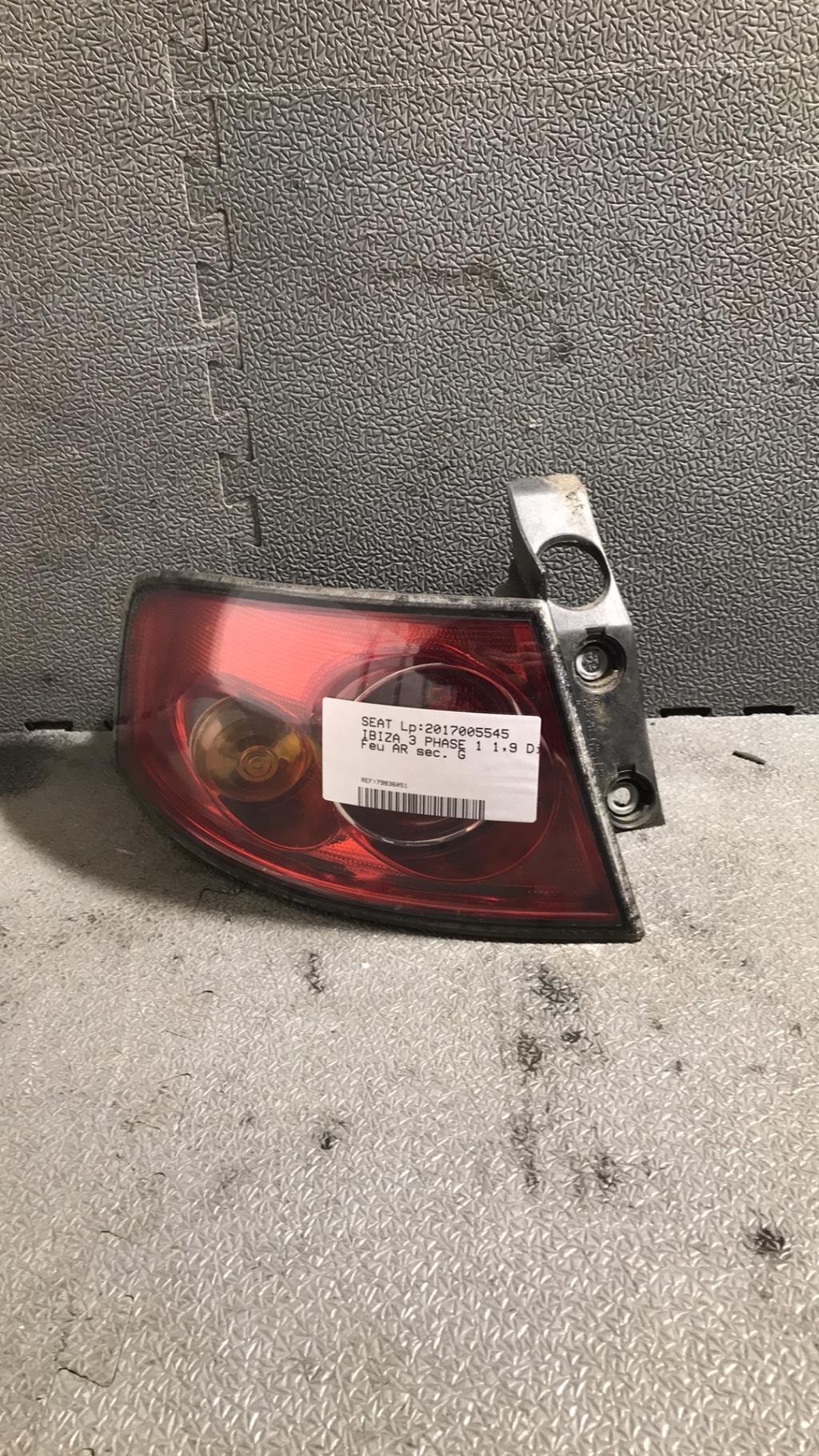 Feu arriere secondaire gauche (feux) SEAT IBIZA 3 PHASE 1 Diesel - 1