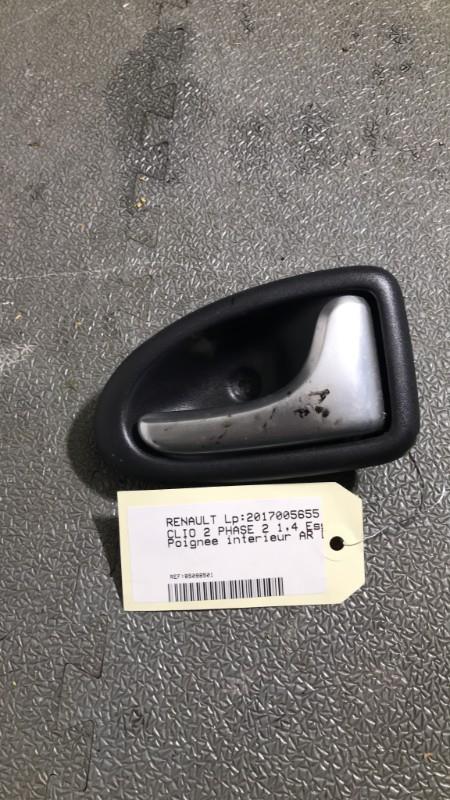 Poignee interieur arriere droit RENAULT CLIO 2 PHASE 2 Essence - 1