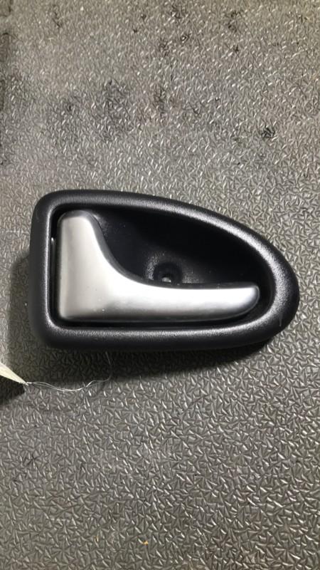 Poignee interieur avant gauche RENAULT CLIO 2 PHASE 2 Essence - 1