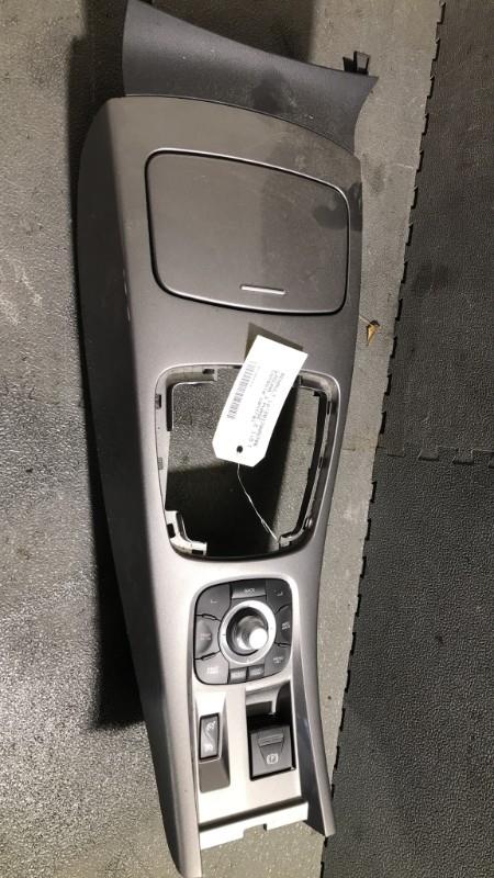 Console central (interieur plastique) RENAULT LAGUNA 3 PHASE 2 Diesel - 1