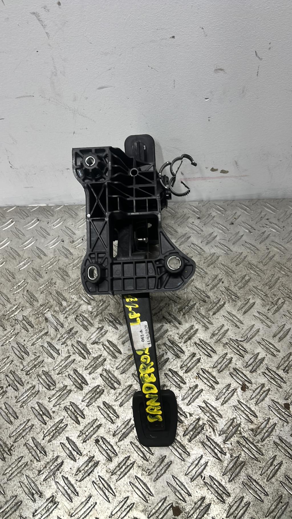 Pedale d'embrayage DACIA SANDERO 2 PHASE 2 Essence - 1