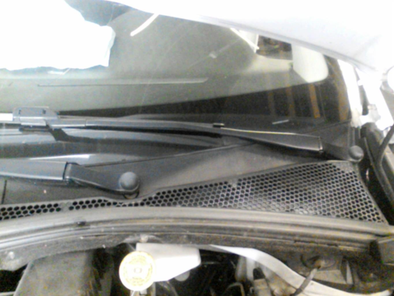 Braccio tergicristallo anteriore sinistro PEUGEOT 208 1 PHASE 1 Gasolina - 1
