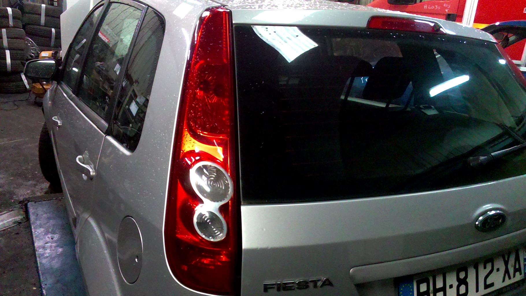 Fanale posteriore principale sinistro (luci) FORD FIESTA 5 PHASE 2 Diésel - 1