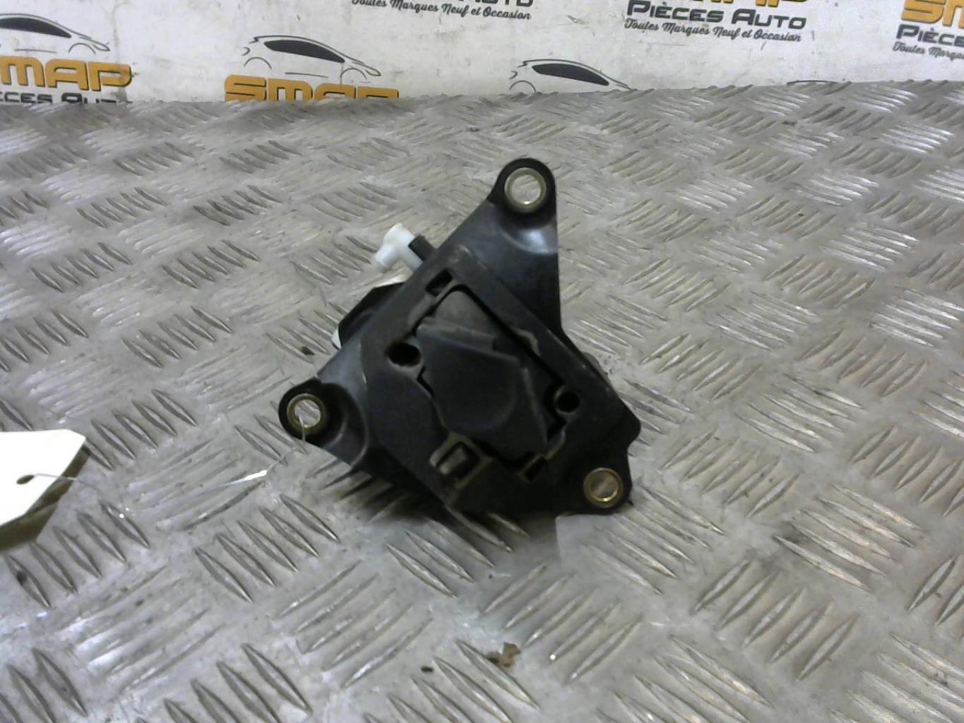 Bouton de coffre RENAULT CLIO 2 Diesel - 1