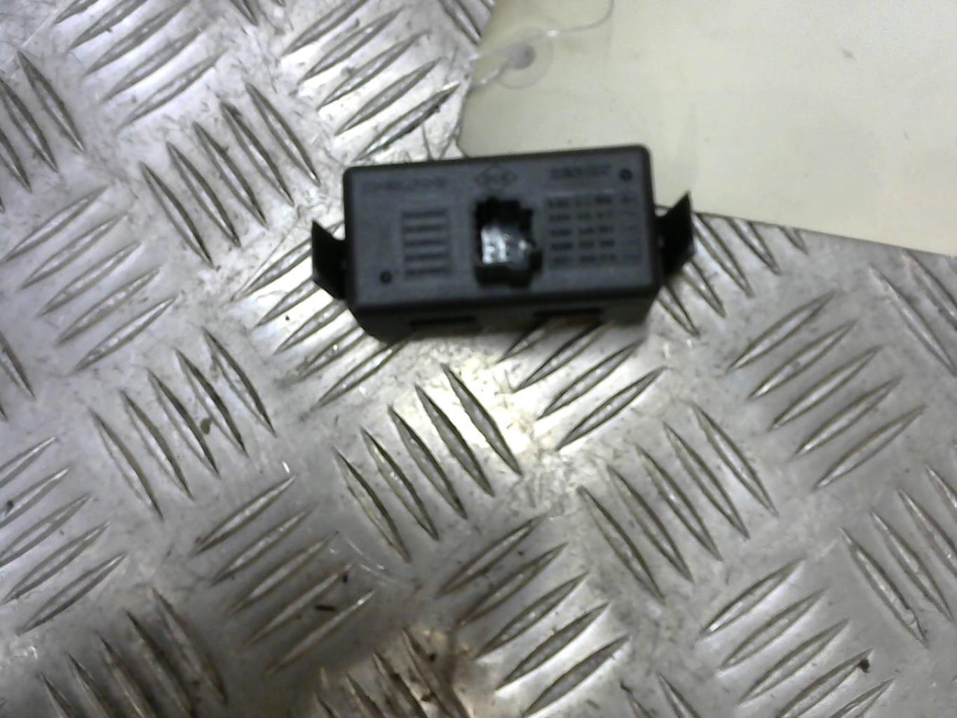 Bouton de warning RENAULT SCENIC 3 PHASE 1 Diesel - 1